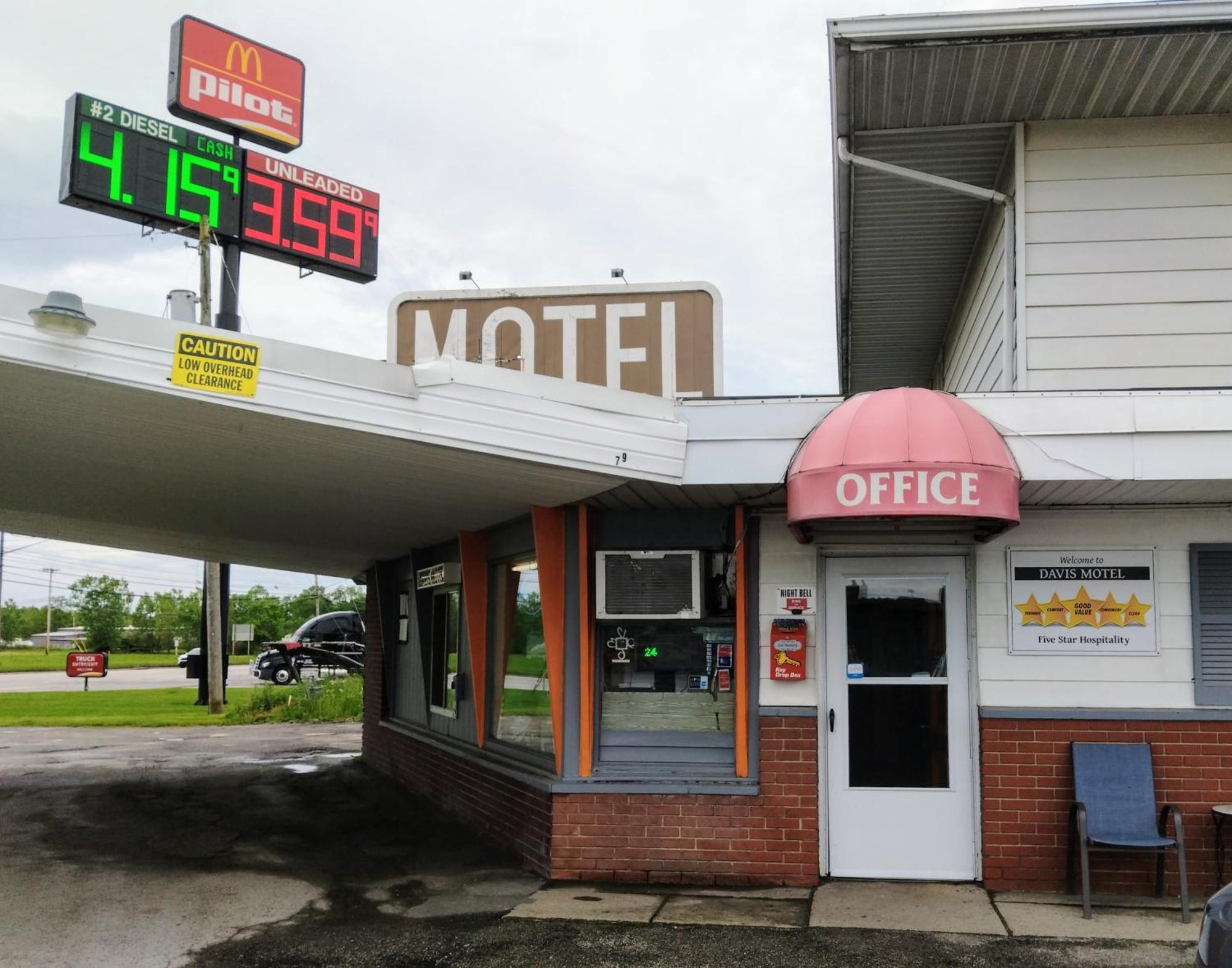 Davis Motel North Lima Buitenkant foto