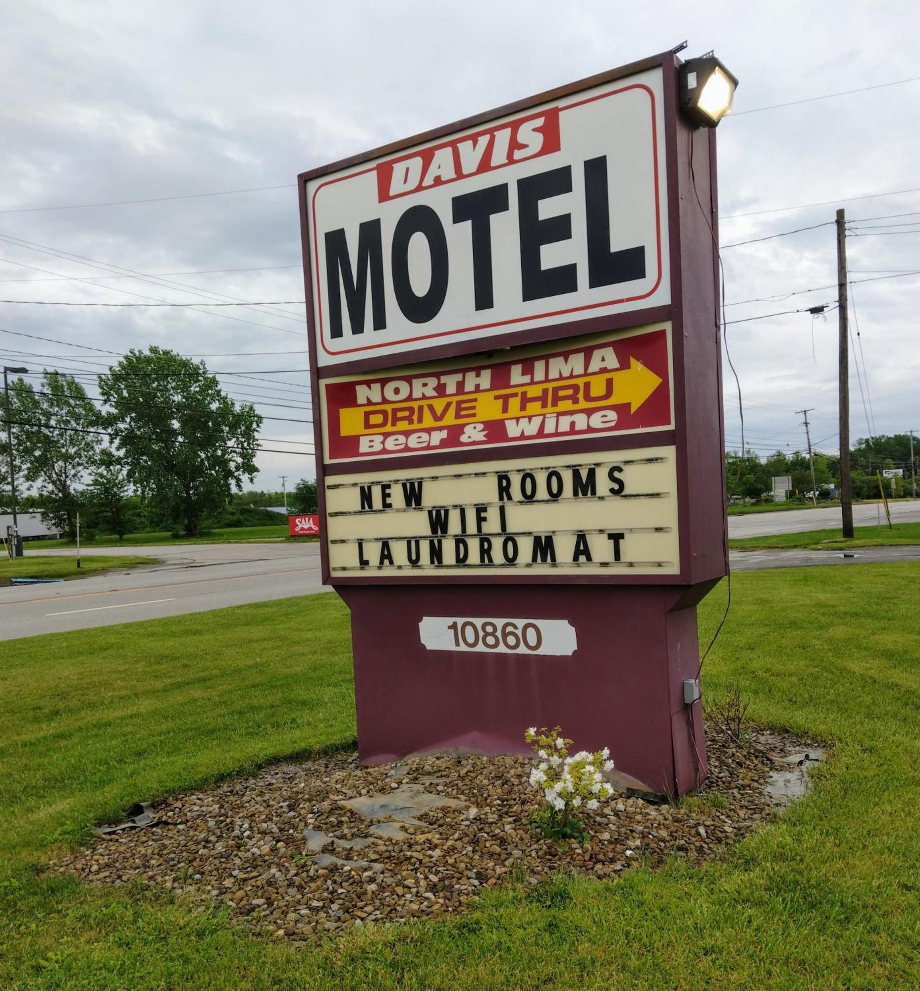 Davis Motel North Lima Buitenkant foto